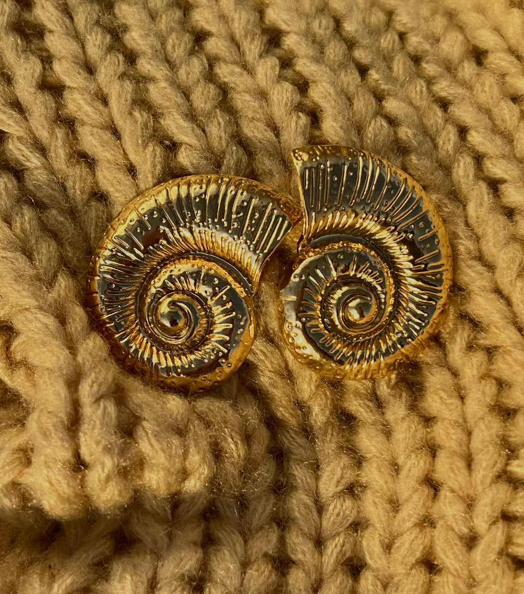 Vintage Conch Shell Earrings