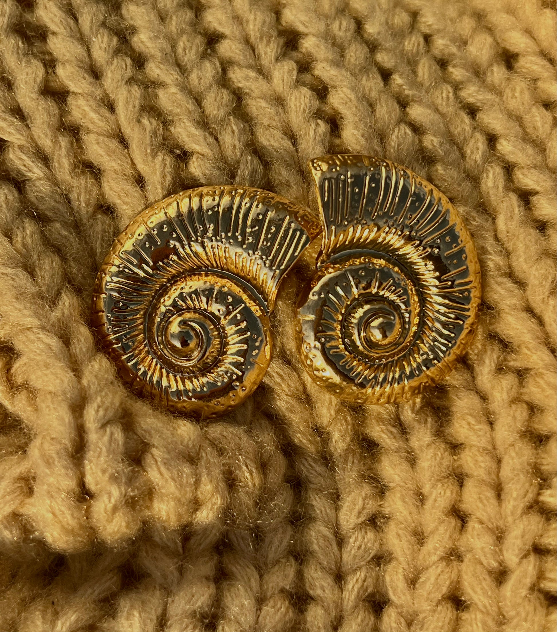 Vintage Conch Shell Earrings
